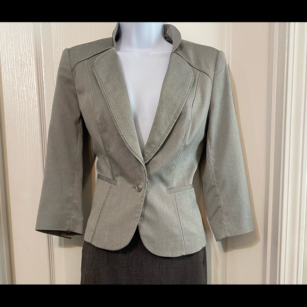 WHITE HOUSE/ BLACK MARKET JACKET SIZE 6